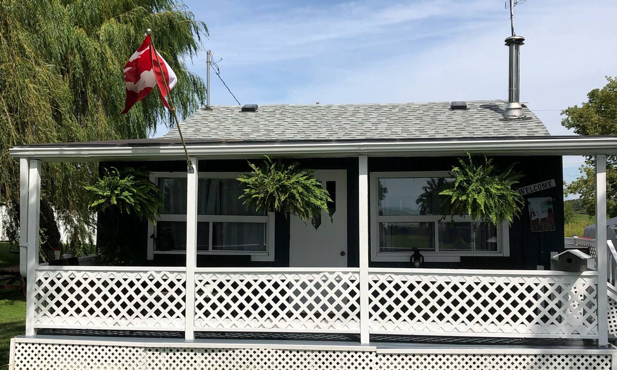 Hamilton Cottage | Little Blue Barn on Lake Erie