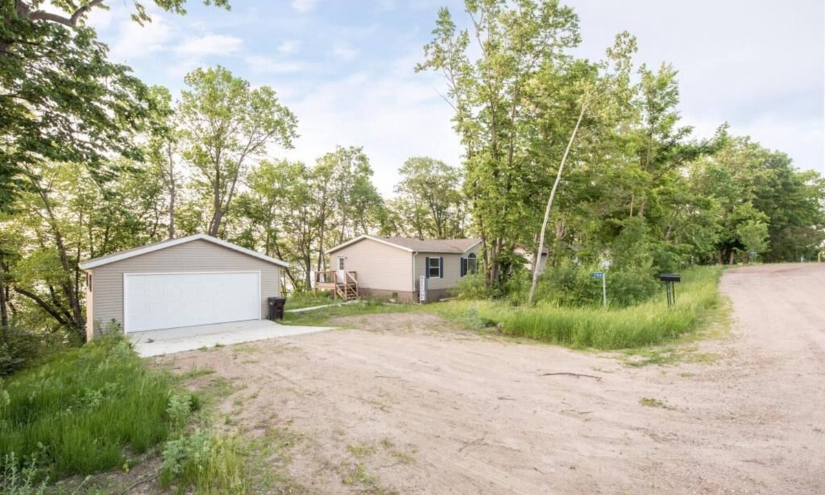 Edna House | Little McDonald Lake, Perham! Sandy Beach, Kayaks, Paddle Boards, Beautiful View