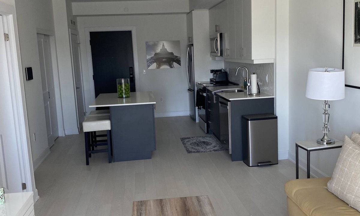 Oakville Condo | Live in Lux