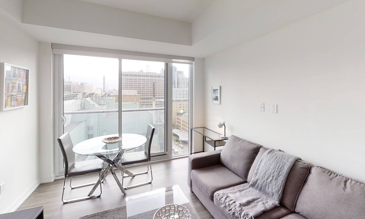 Bay Street Corridor Apartment | Lovely 1-BR in DT Toronto