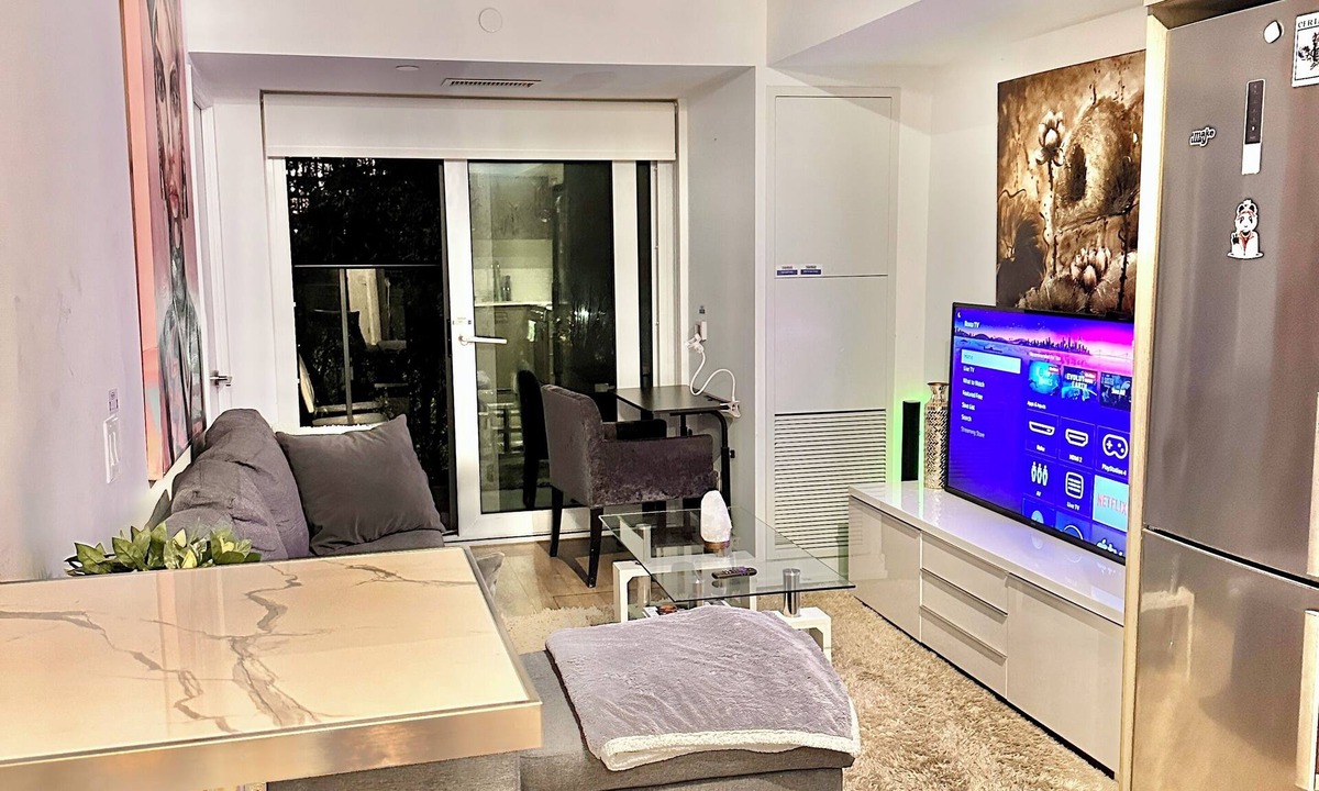 Garden District Apartment | Lovely 1Br Condo in the heart of downtown Toronto
