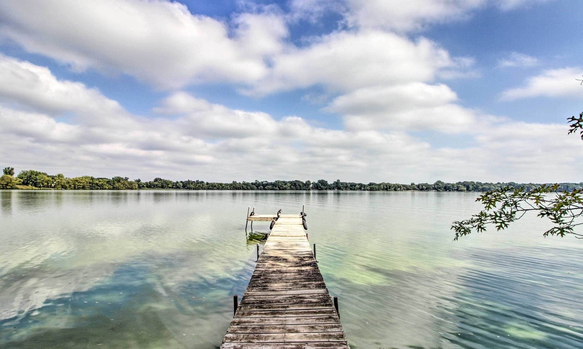 Big Lake Apartment | Lower Unit of Cabin: Shared Dock & Fire Pit!