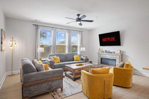 Wake Forest House | Lux Downtown Condo Rooftop Terrace EV Charger!