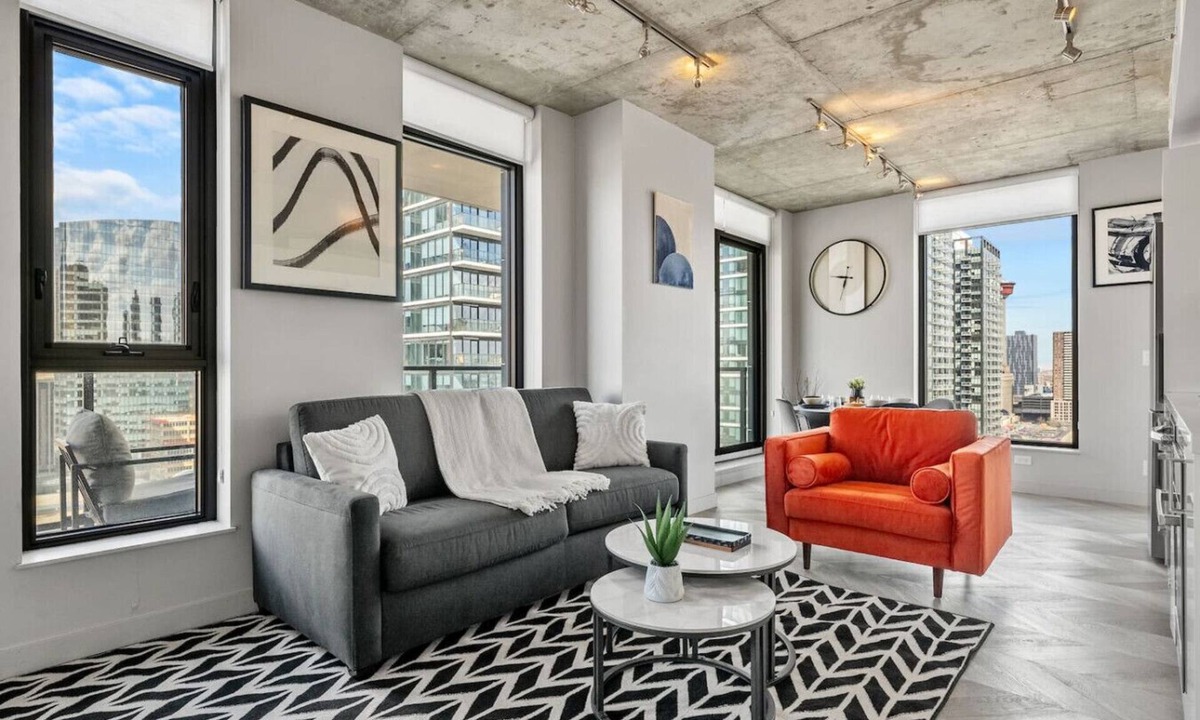 Connaught Apartment | Luxe Modern Escape W/Tower Views