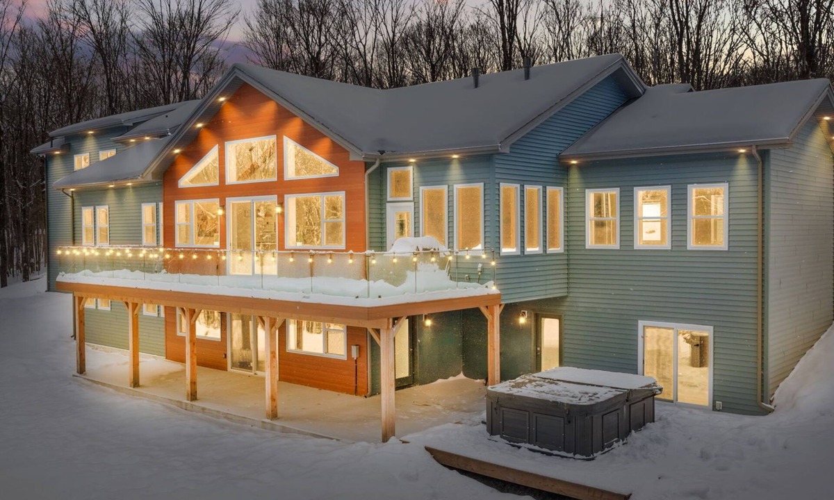 Lake of Bays Cottage | Luxurious Muskoka Retreat w/hot tub, sauna on a private 24 acre lot.