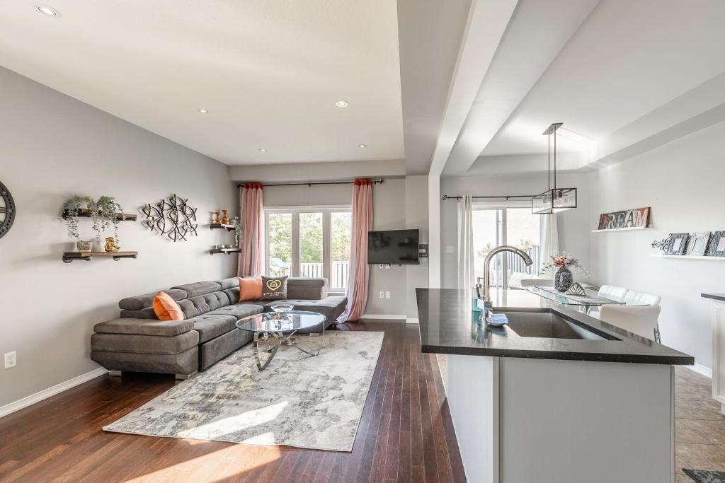 Stoney Creek Apartment | Luxury 3BR 2BA Townhome with Private HOT TUB, Gym, BBQ by GLOBALSTAY