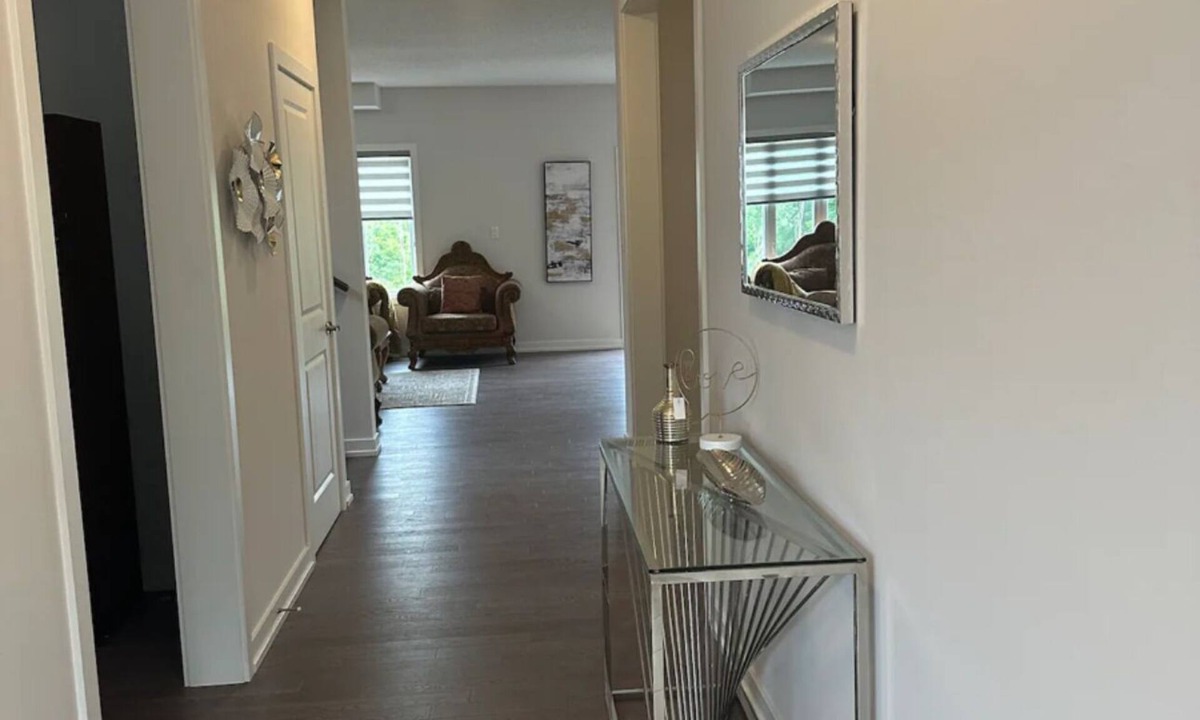 Simcoe House | Luxury 5 bedroom home in Simcoe