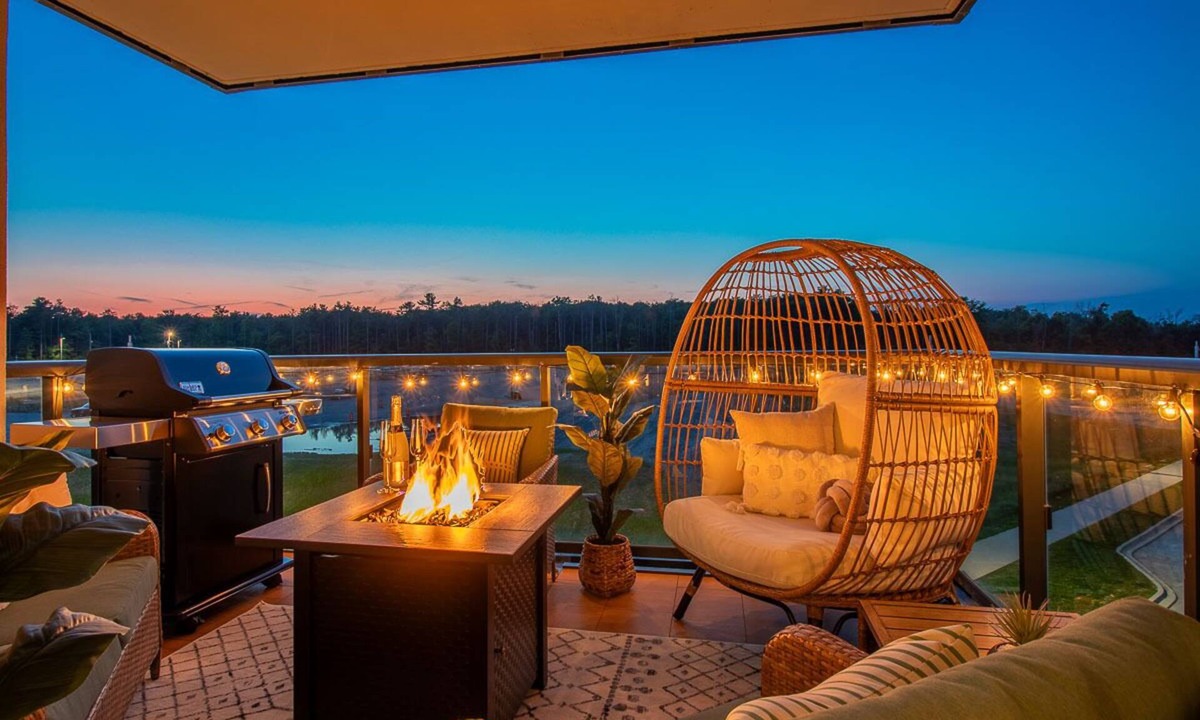 Innisfil Condo | Luxury Beach Spa Getaway w/Pool + Year Round Hot Tub & Private In-Suite Sauna!