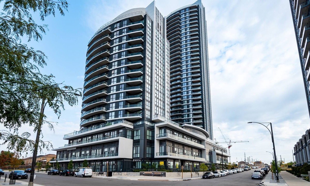 Hurontario Condo | Luxury condo w breathtaking sunset views close to airport & downtown Mississauga