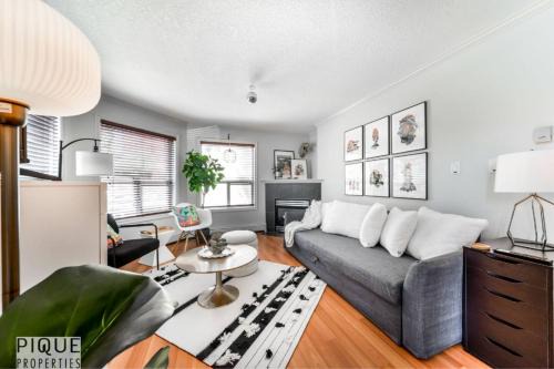 Downtown Edmonton Apartment | Luxury Duo Suites - King Bed - AC - Patio - UGPark