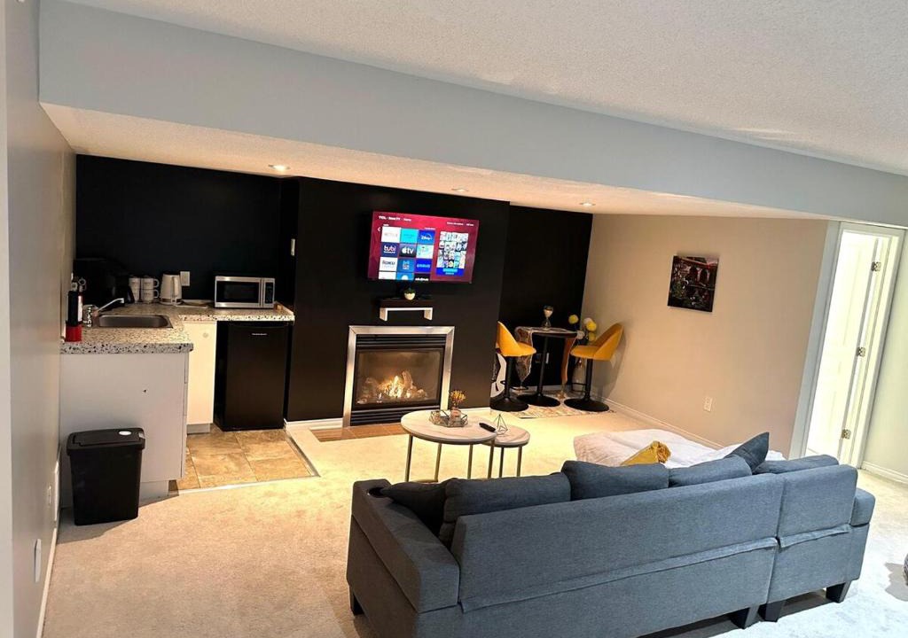Chapel Hill South Apartment | Luxury & Free Parking Bachelor
