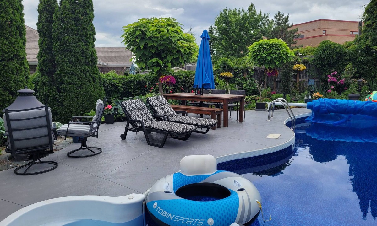 Lindsay House | Luxury home backyard paradise, salt water pool heated May to Oct. . 3bdrm 2 bath