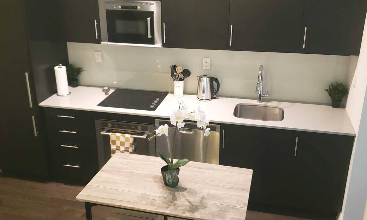 St. Lawrence Condo | Luxury Spacious Condo Downtown