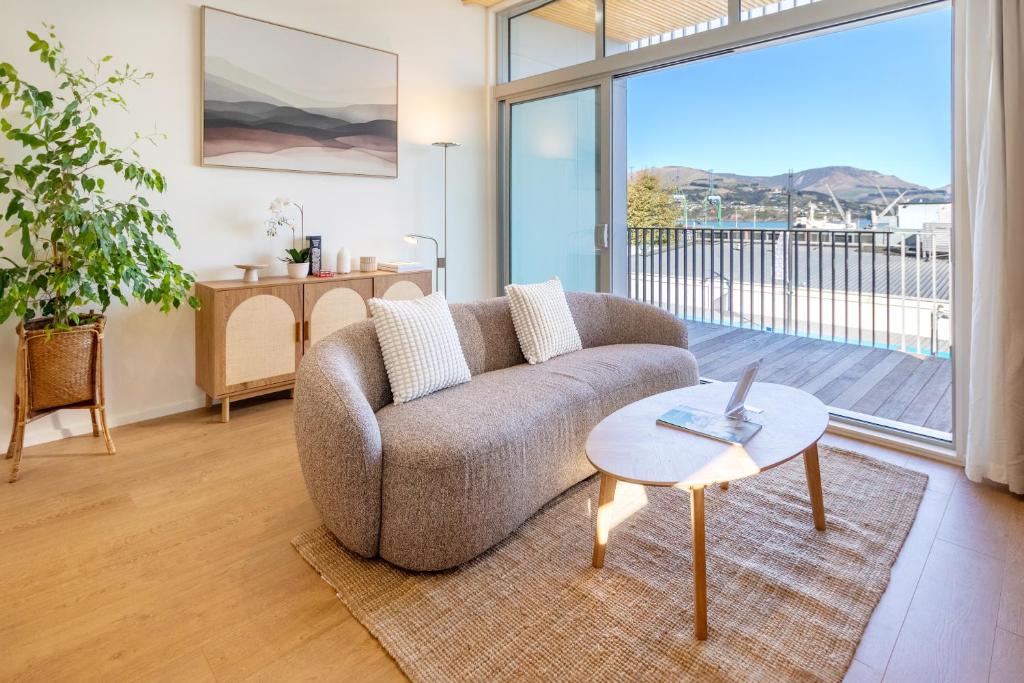 Lyttelton Apartment | Lyttelton Harbour Views - Shops & Cafes