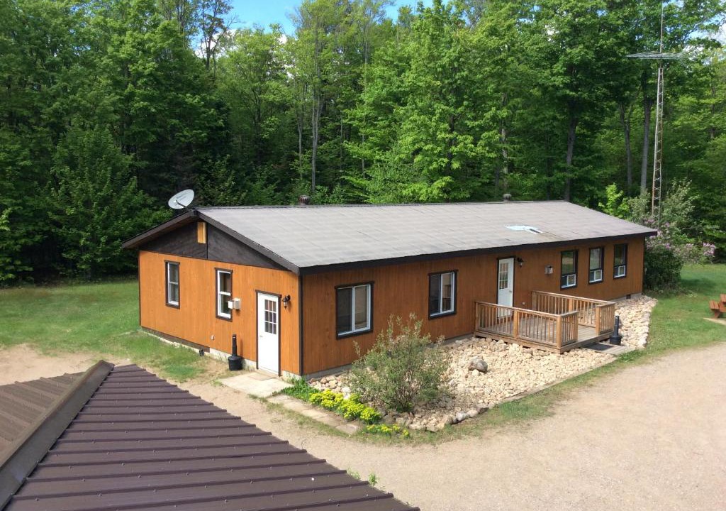 Madawaska House | Madawaska Lodge-Cottage