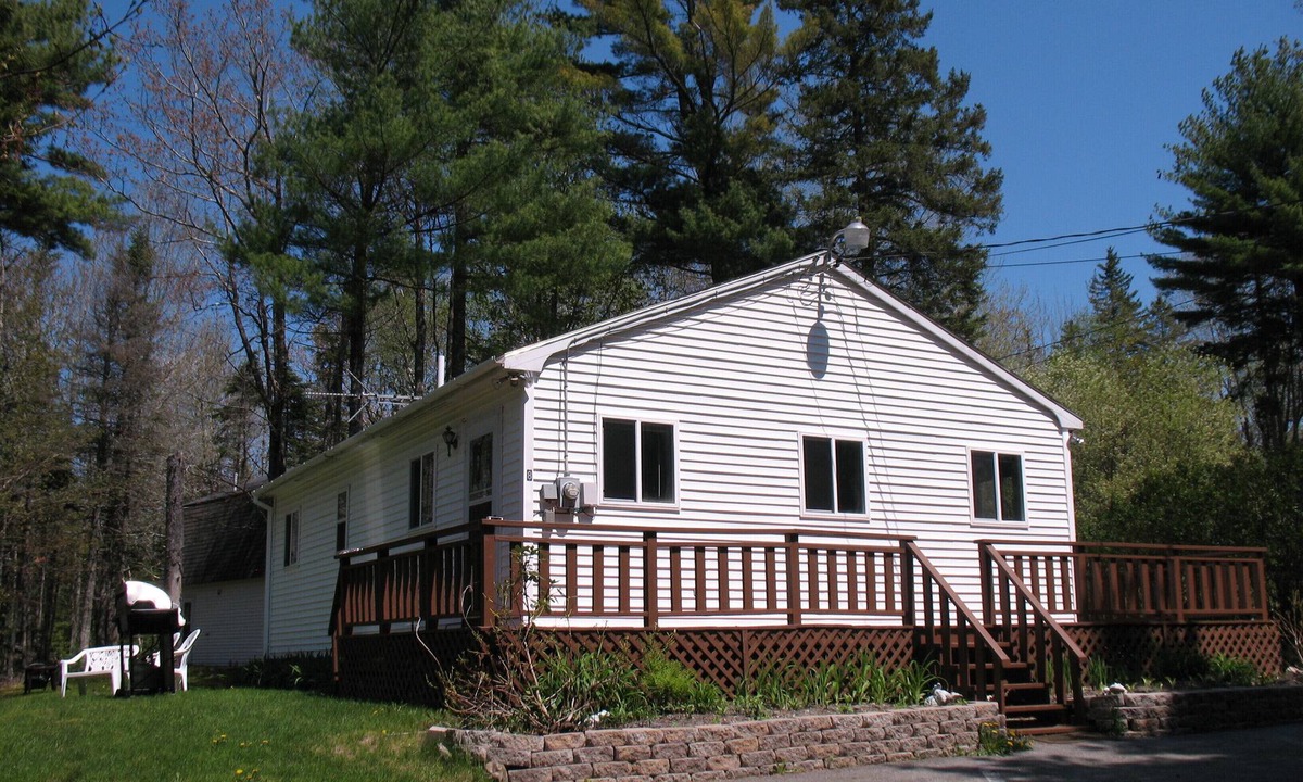 Town Hill House | Make your 2026 reservations now. Pet friendly.