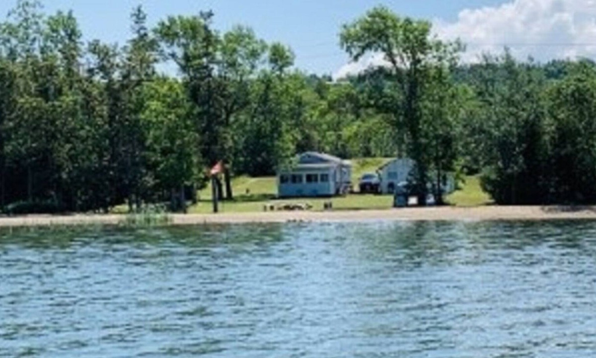 Manitoulin District Cottage | Manitoulin Island Lake Front Cottage with Beach for Rent