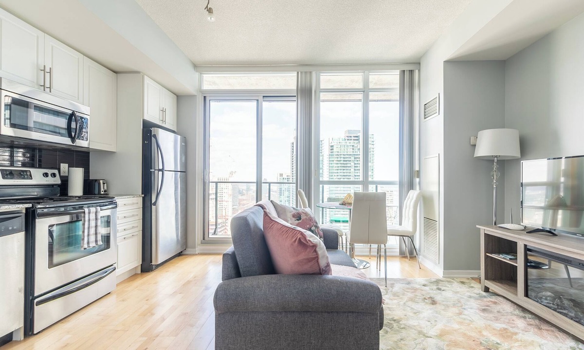 Downtown Toronto Apartment | Maple Leaf Square