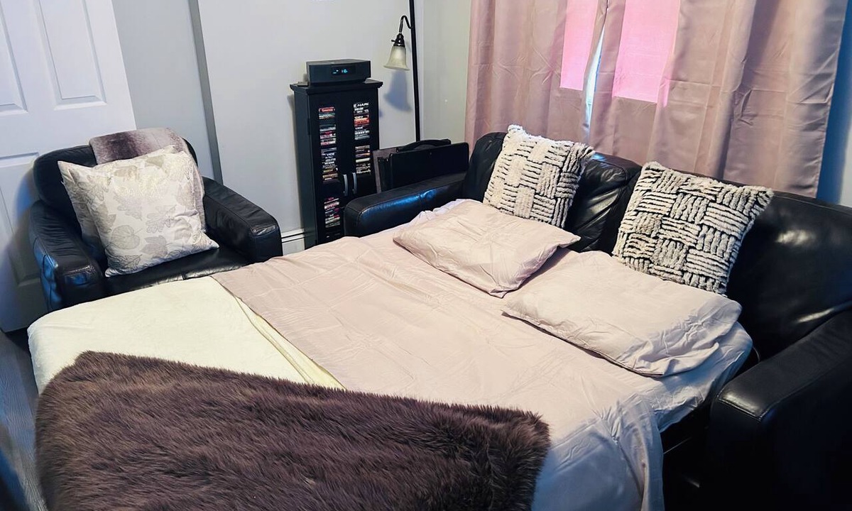 Elizabeth Apartment | Marvelous studio apartment with AC in vibrant Elizabeth