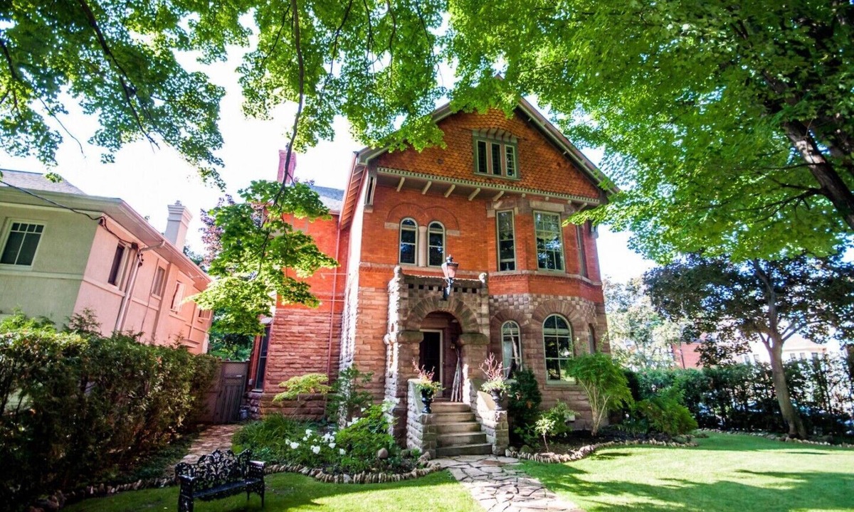 Lytton Park House | Midtown Victorian Gem