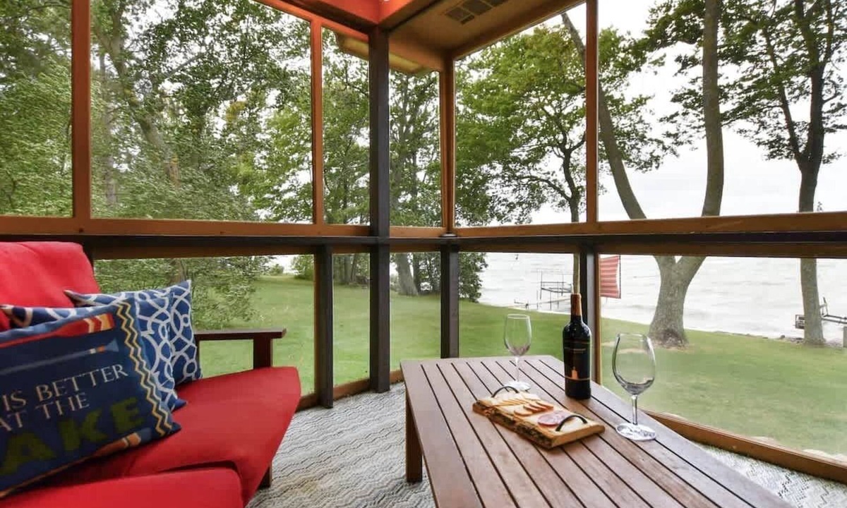 Isle Cabin | MilleLacs Lakeside Getaway-SAUNA-HOT Tub-Cozy Fire