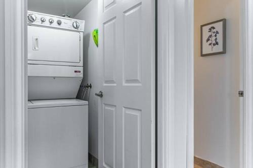 Downtown Mississauga Apartment | Mississauga Downtown Condos