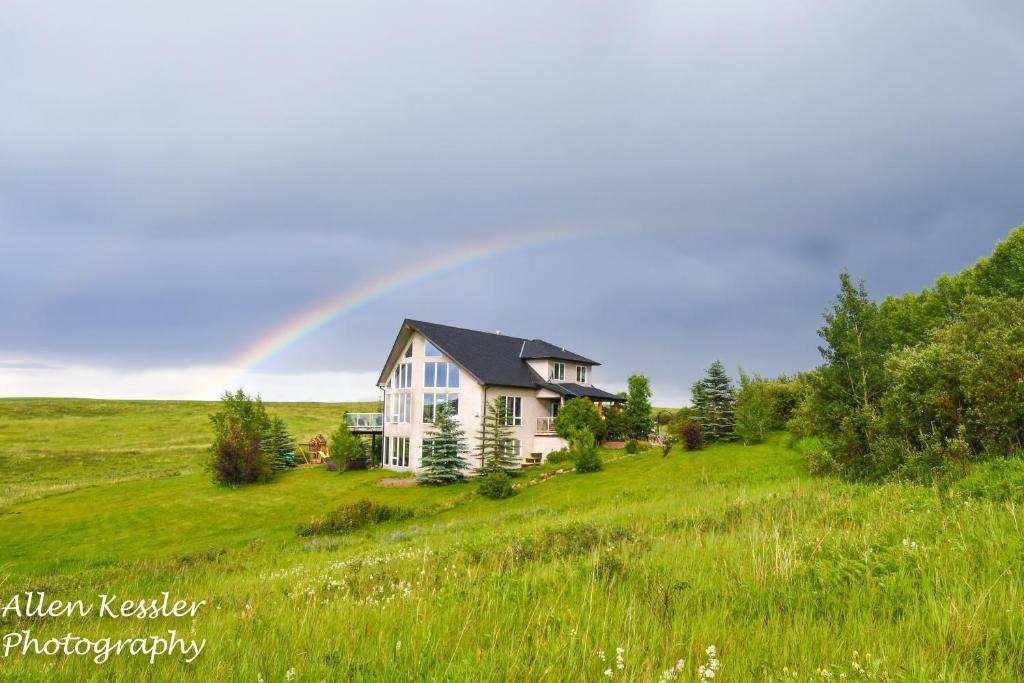 De Winton Bed & Breakfast | Misty Ridge Retreat B&B