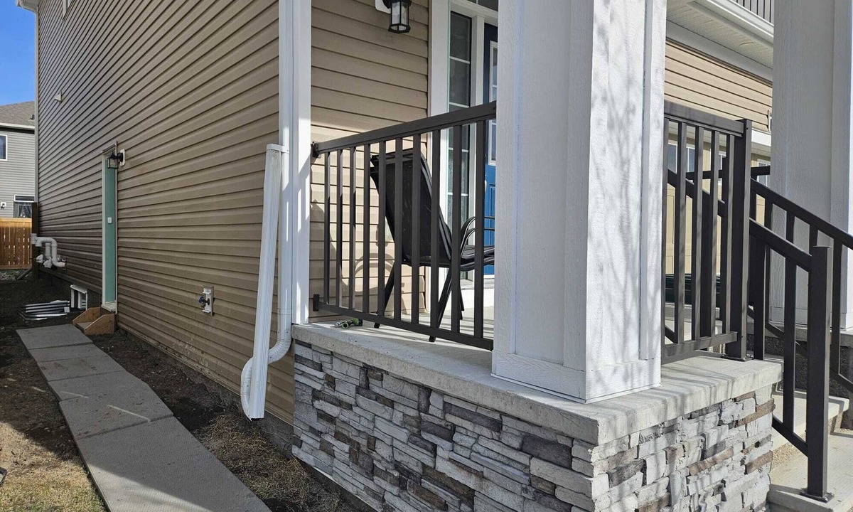 Airdrie Apartment | Modern 2-Bedroom Private Basement Apartment – Fully Self-Contained