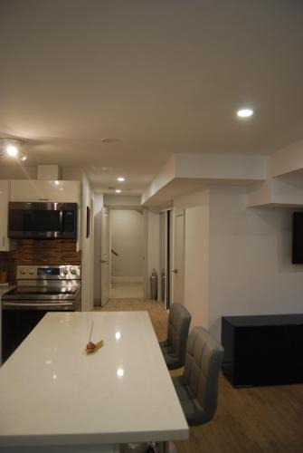 Richmond Hill Apartment | Modern 2-BR Basement Apartment
