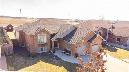 Ruthven House | Modern 2BR Basement appartment