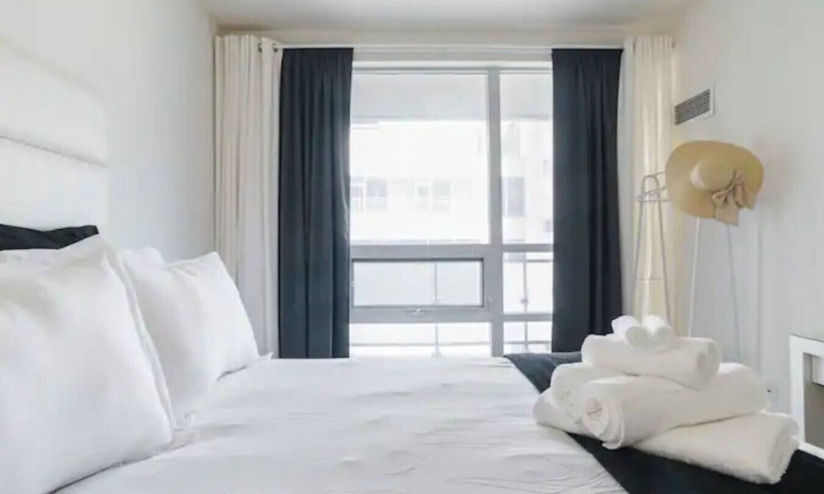Old Town Apartment | Modern 2BR Condo w/Private Balcony in Downtown