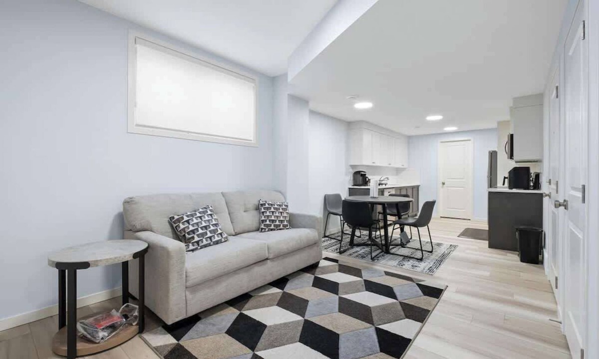 Southwest Calgary House | Modern 2BR Suite Private Entry Spruce Meadows
