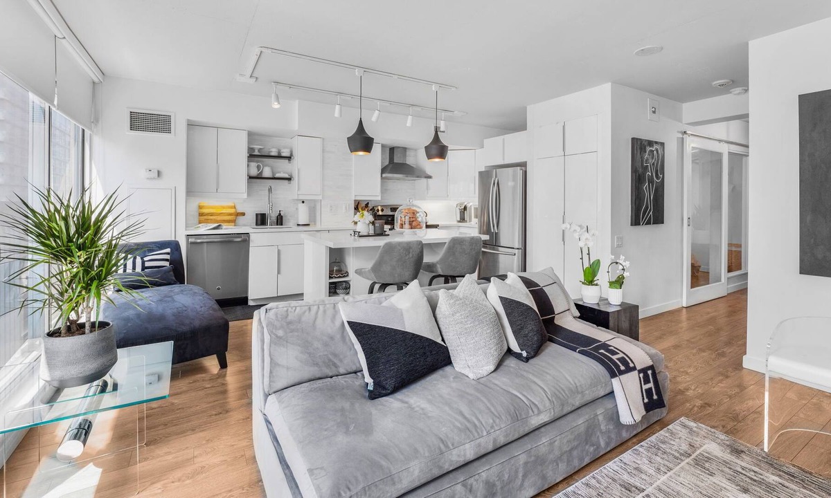 St. Lawrence Apartment | Modern and Luxurious Condo in the Downtown Core