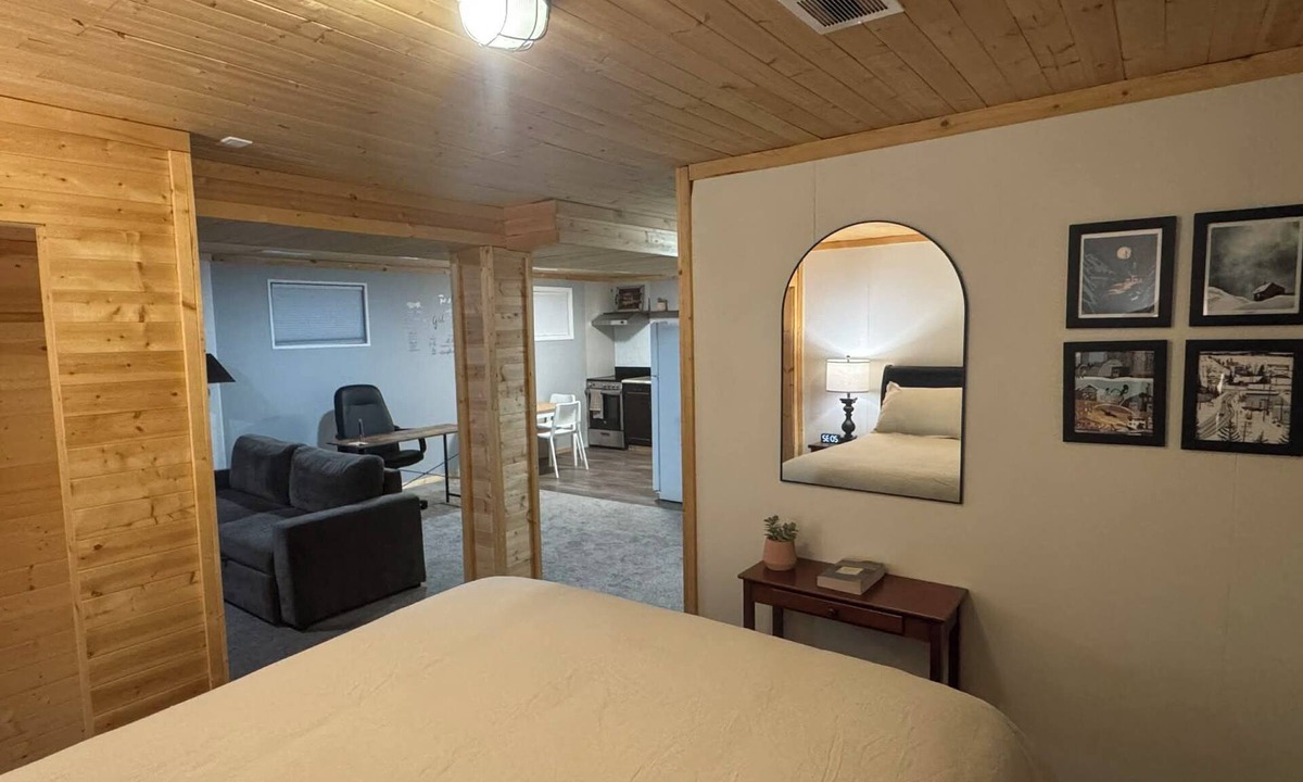 Yellowknife House | Modern Basement Suite at the heart of Downtown
