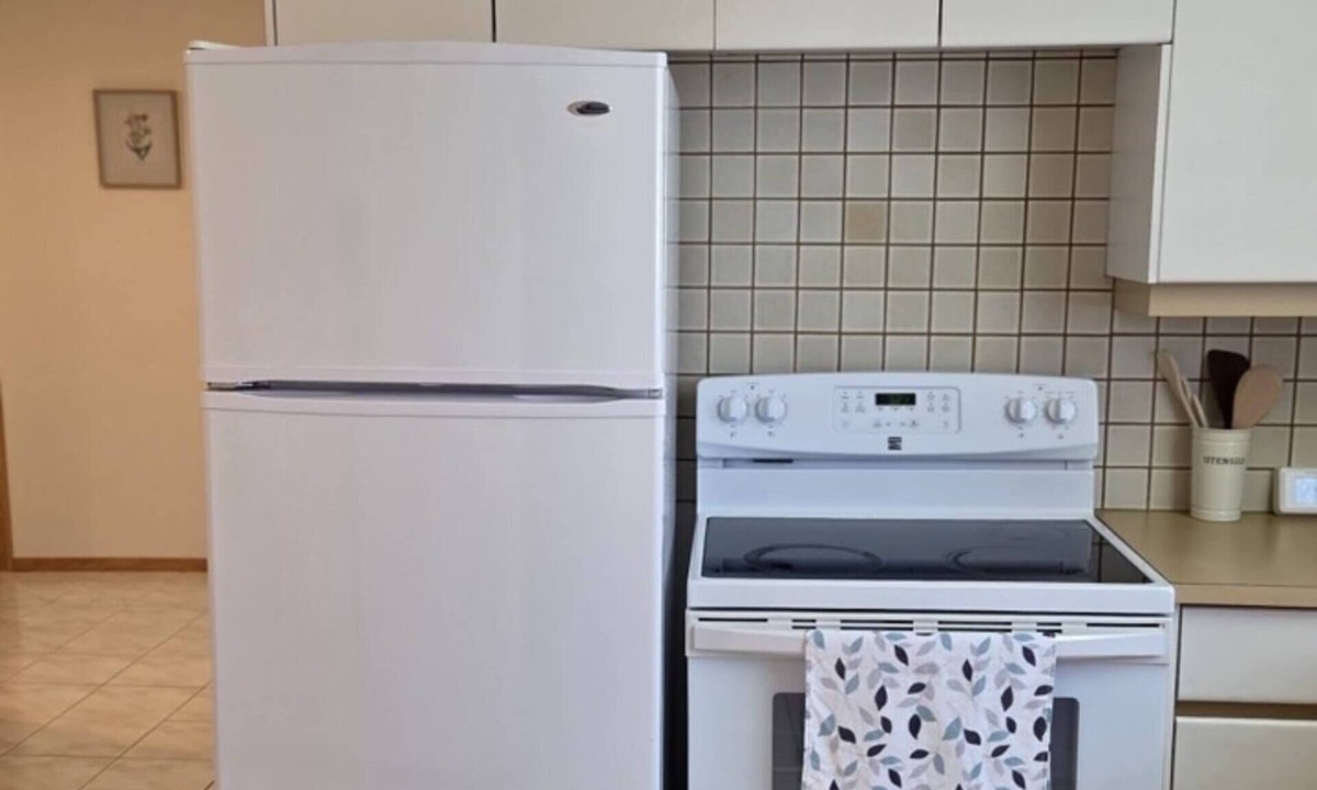 Oakridge House | Modern Calgary Home and 3BR w/4 Beds Near Downtown