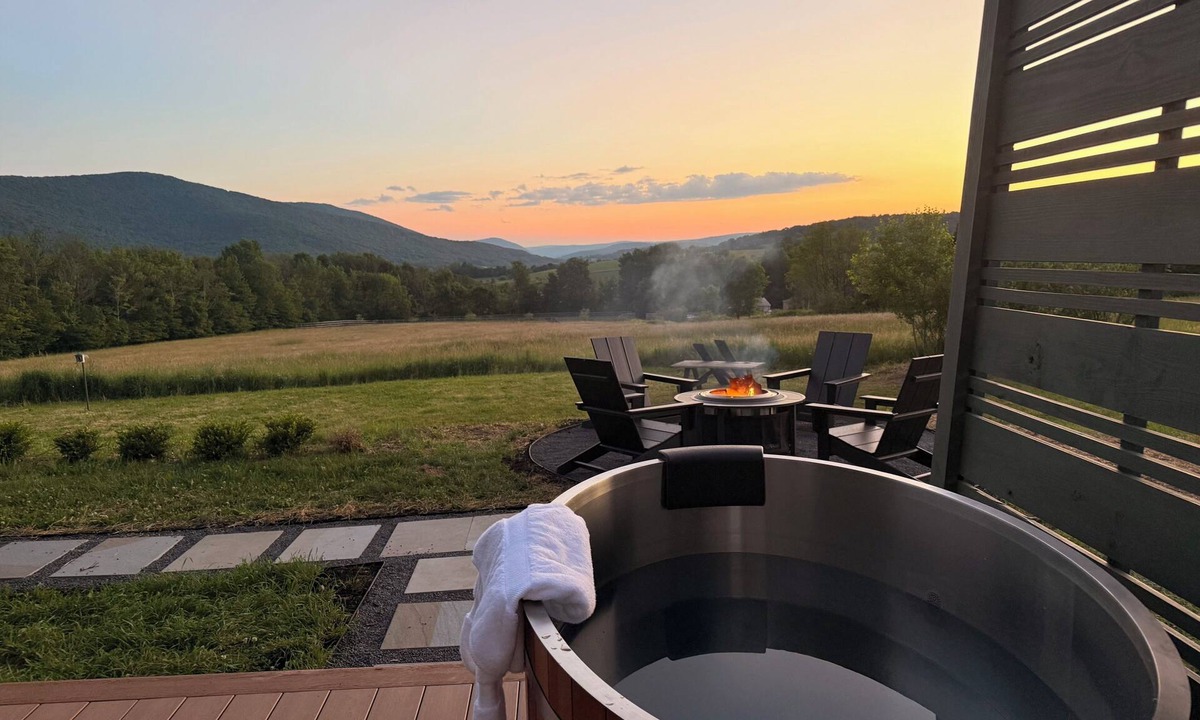 Hobart House | Modern Catskills barnhouse · sauna · 16 acres