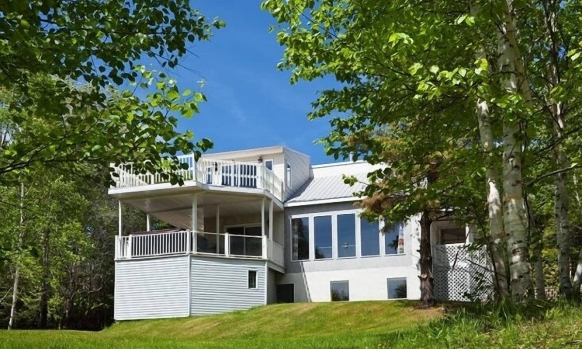 Baie-St-Paul House | Modern chalet inviting relaxation