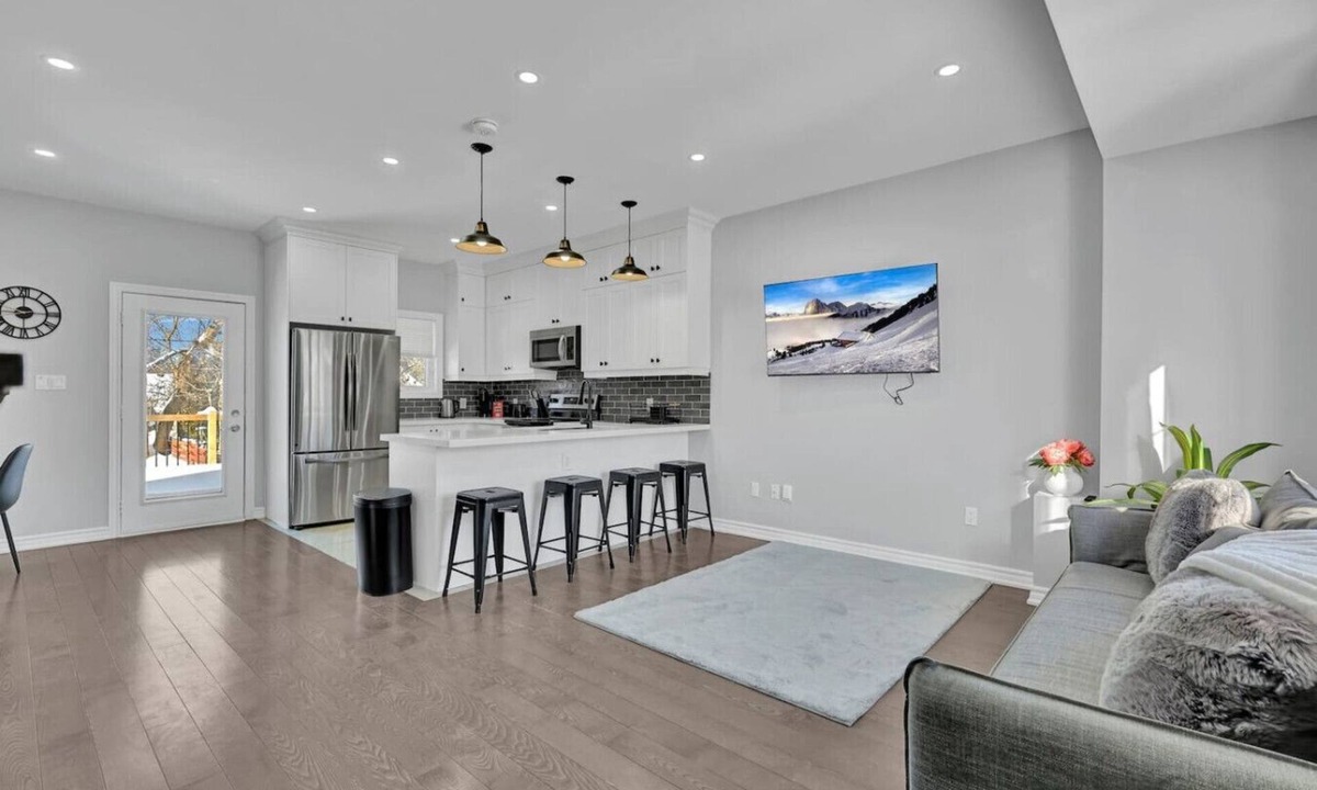 Durham Region House | Modern & Cozy 3BR Home in Oshawa