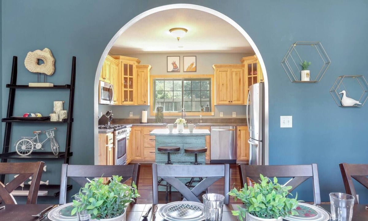 Crosby House | Modern & cozy - sleeps 12! Right at Trailhead