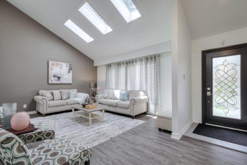 Richmond Hill Villa | Modern Designed 1BR Studio in Quite Neighborhood