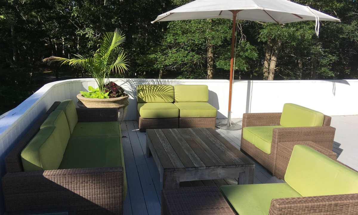 Village of East Hampton House | Modern Home on1.4 acres. 5 min to village
