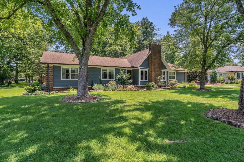Murfreesboro House | Modern Murfreesboro Retreat Sleeps 8