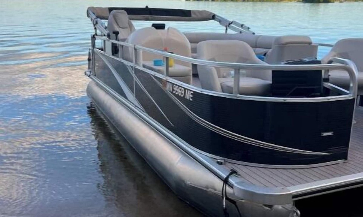 Grand Rapids House | Modern RV come “GLAMP” in style.