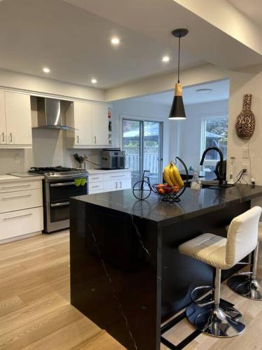 Central Erin Mills Villa | Modern, Spacious & Great Location Home