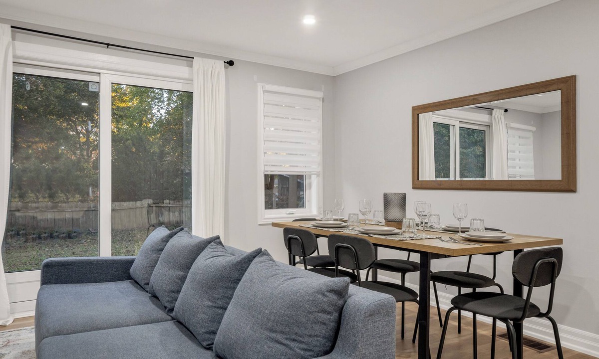 Peterborough Apartment | Modern Stay w/King Bed, 5 Mins to Hospital