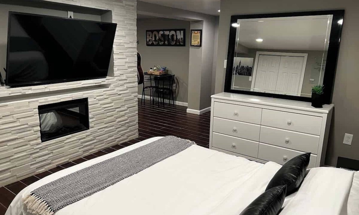 Everett House | Modern Studio Close to Campus & 10min to Boston