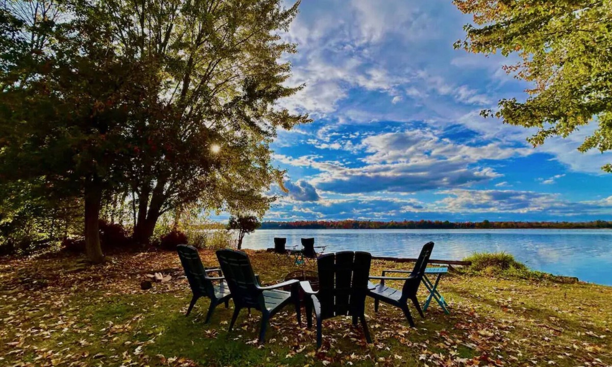 Stone Mills Cottage | Modern, Sunset-Facing Waterfront Cottage