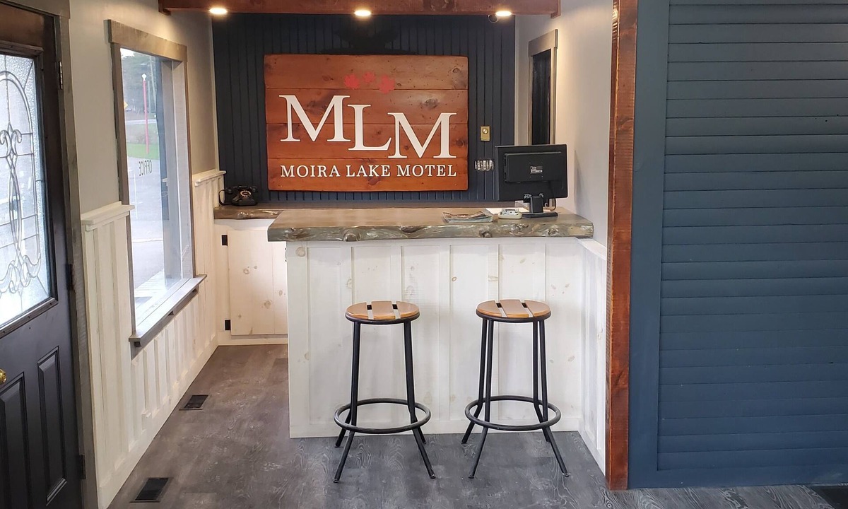 Madoc Hotel | Moira Lake Motel