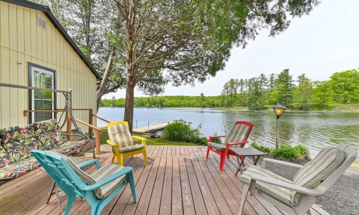 Centre Hastings Cottage | Moira Lakeside Cottage