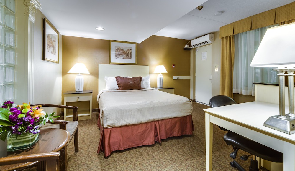 Mississauga Hotel | Monte Carlo Inn Toronto West Suites